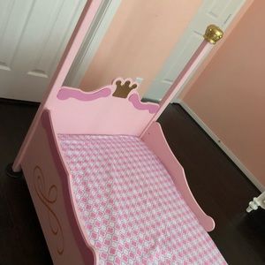Toddler princes bed